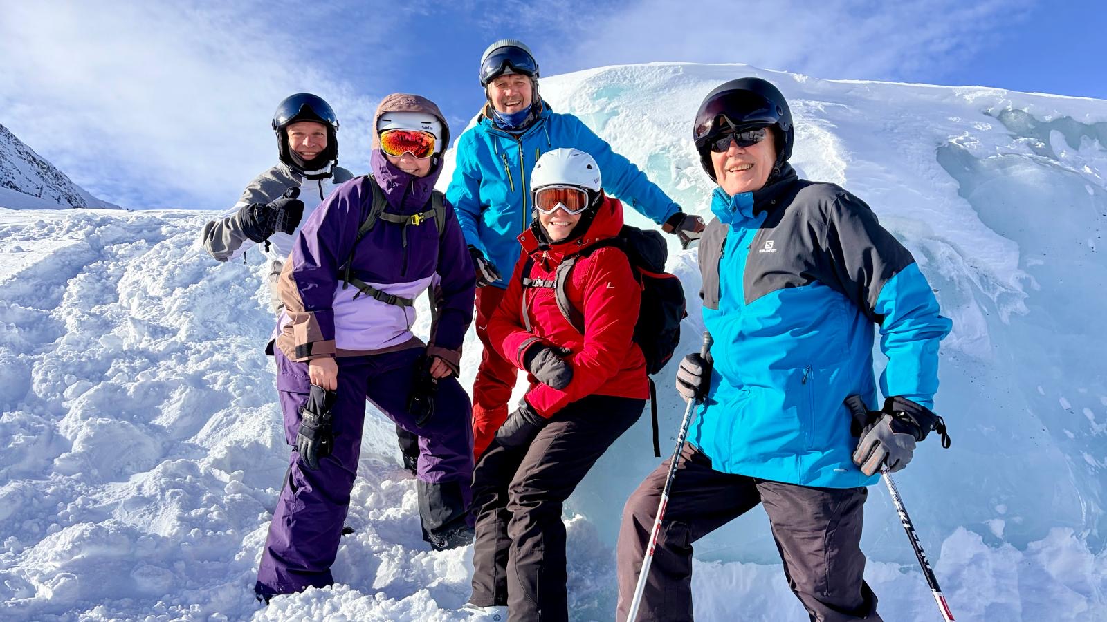 Fröhliche Skigruppe in Kühtai